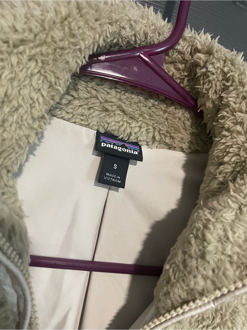 Patagonia Women’s Beige Sherpa Fleece Vest - Picture 2 of 2